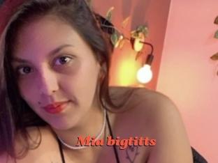 Mia_bigtitts